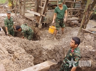បញ្ជាការដ្ឋានយោធភូមិភាគទី៥៖ ពង្រាយក្រុមចំនួន ២៧៩ ទៅសាងសង់ និងជួសជុលផ្ទះសម្រាប់ប្រជាជននៅខេត្ត Dak Lak ដែលរងផលប៉ះពាល់ដោយទឹកជំនន់